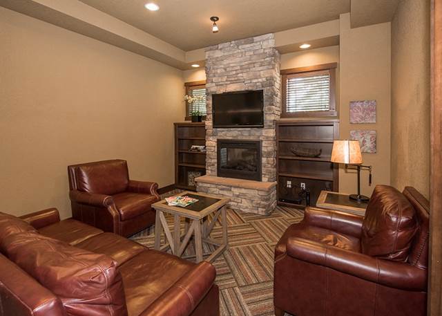 Studio apartment at BELLA ON CANYON Apartments in Puyallup, WA